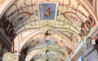Un corridoio che incanta, dentro un castello da fiaba